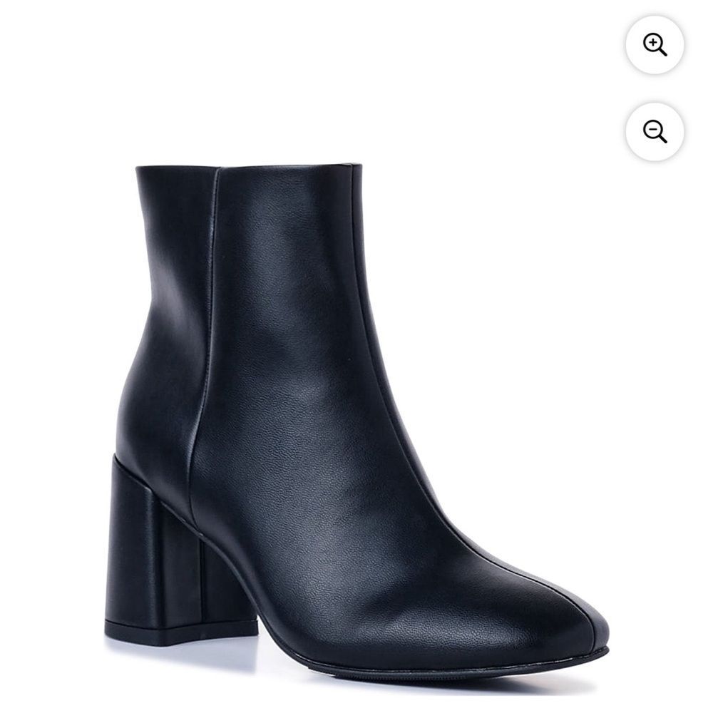 Elegant Black Ankle Boots